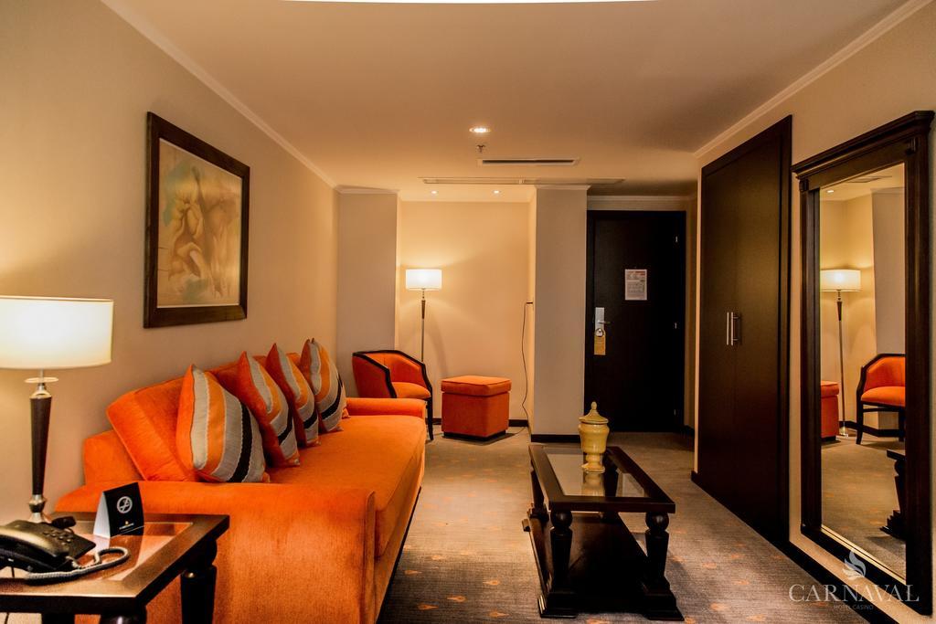 Carnaval Hotel Casino Encarnación Екстериор снимка A suite at the hotel
