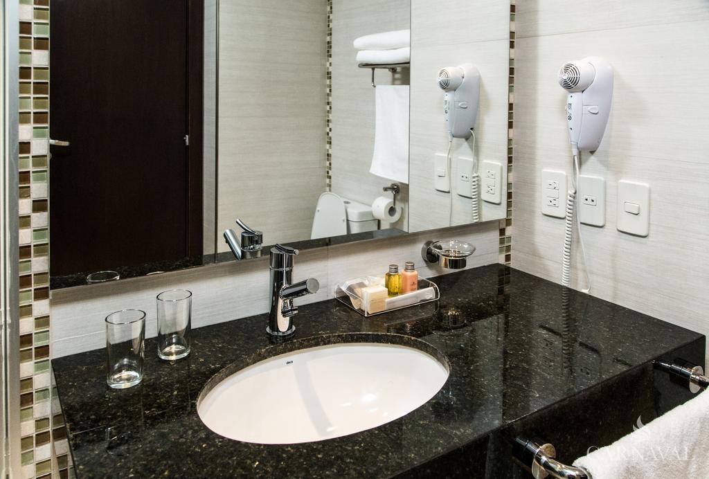 Carnaval Hotel Casino Encarnación Екстериор снимка Bathroom