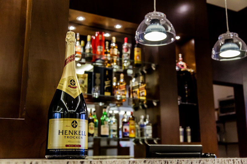 Carnaval Hotel Casino Encarnación Екстериор снимка Henkel's Bar