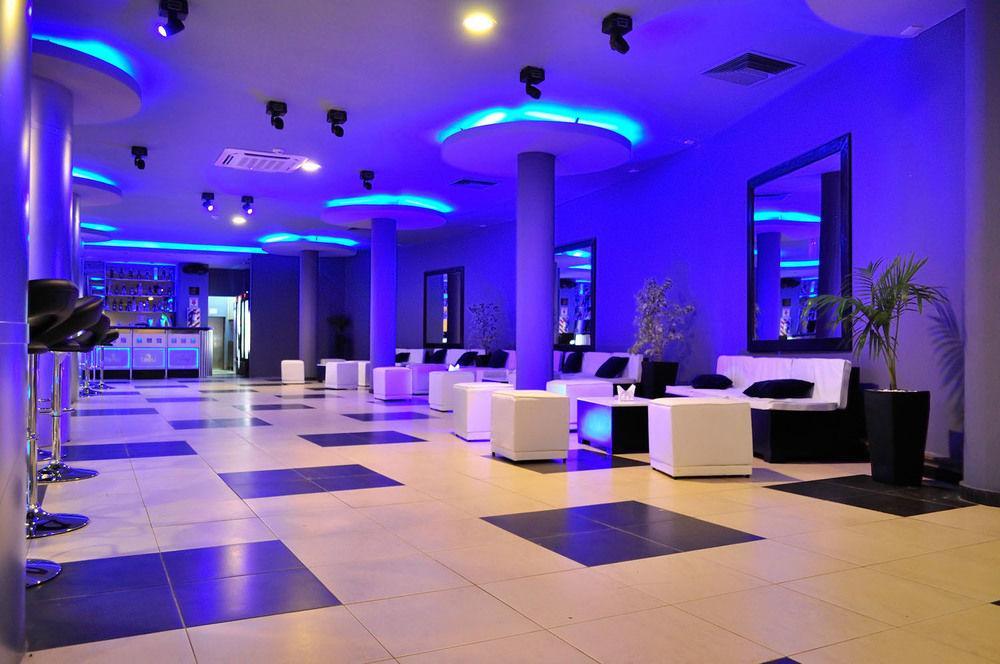 Carnaval Hotel Casino Encarnación Екстериор снимка The interior of the nightclub