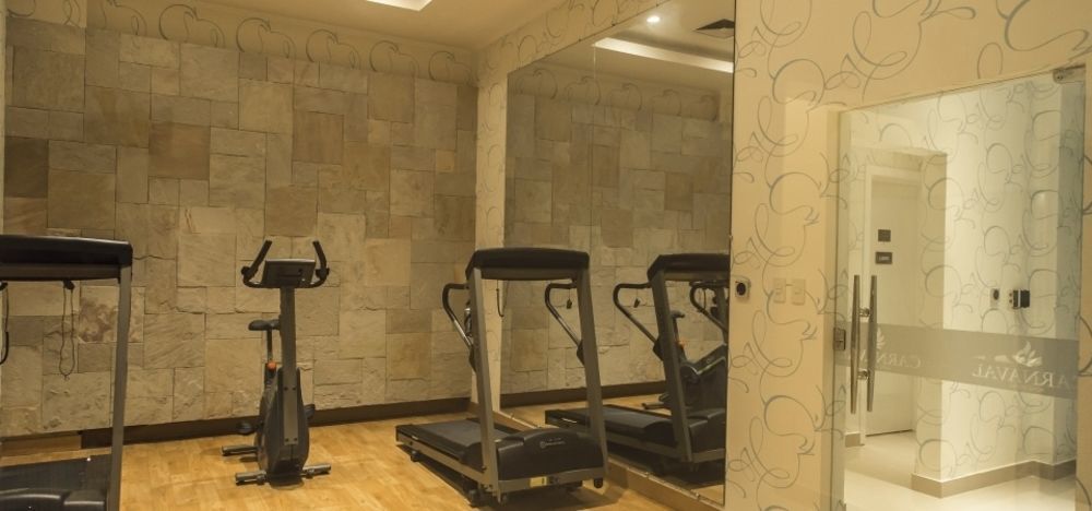 Carnaval Hotel Casino Encarnación Екстериор снимка A mirror in a gym