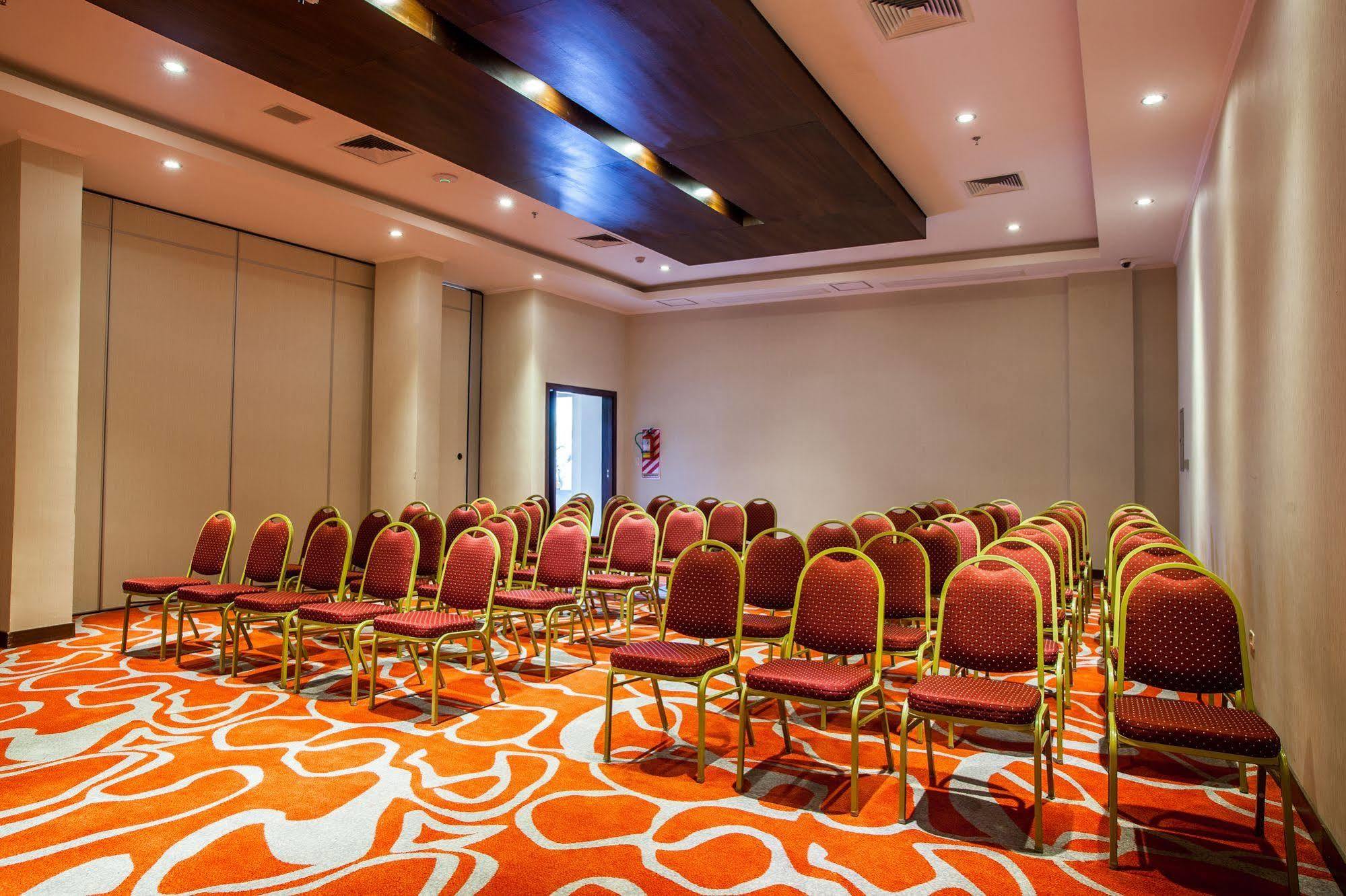 Carnaval Hotel Casino Encarnación Екстериор снимка Meeting room
