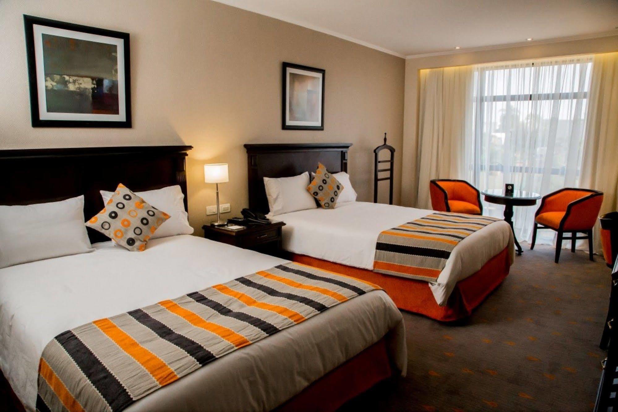 Carnaval Hotel Casino Encarnación Екстериор снимка A room at the Protea Hotel, Sandton