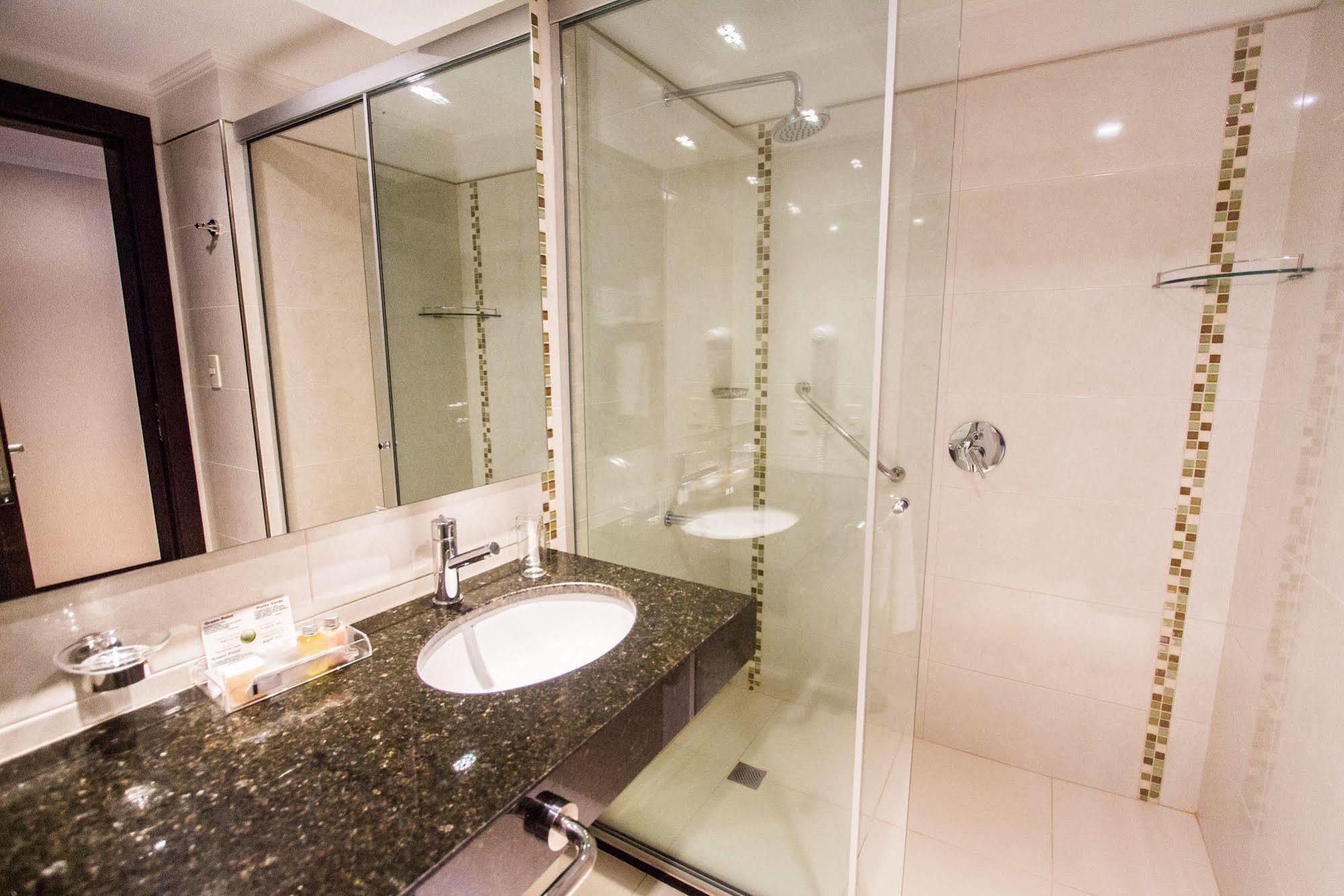 Carnaval Hotel Casino Encarnación Екстериор снимка A shower cubicle