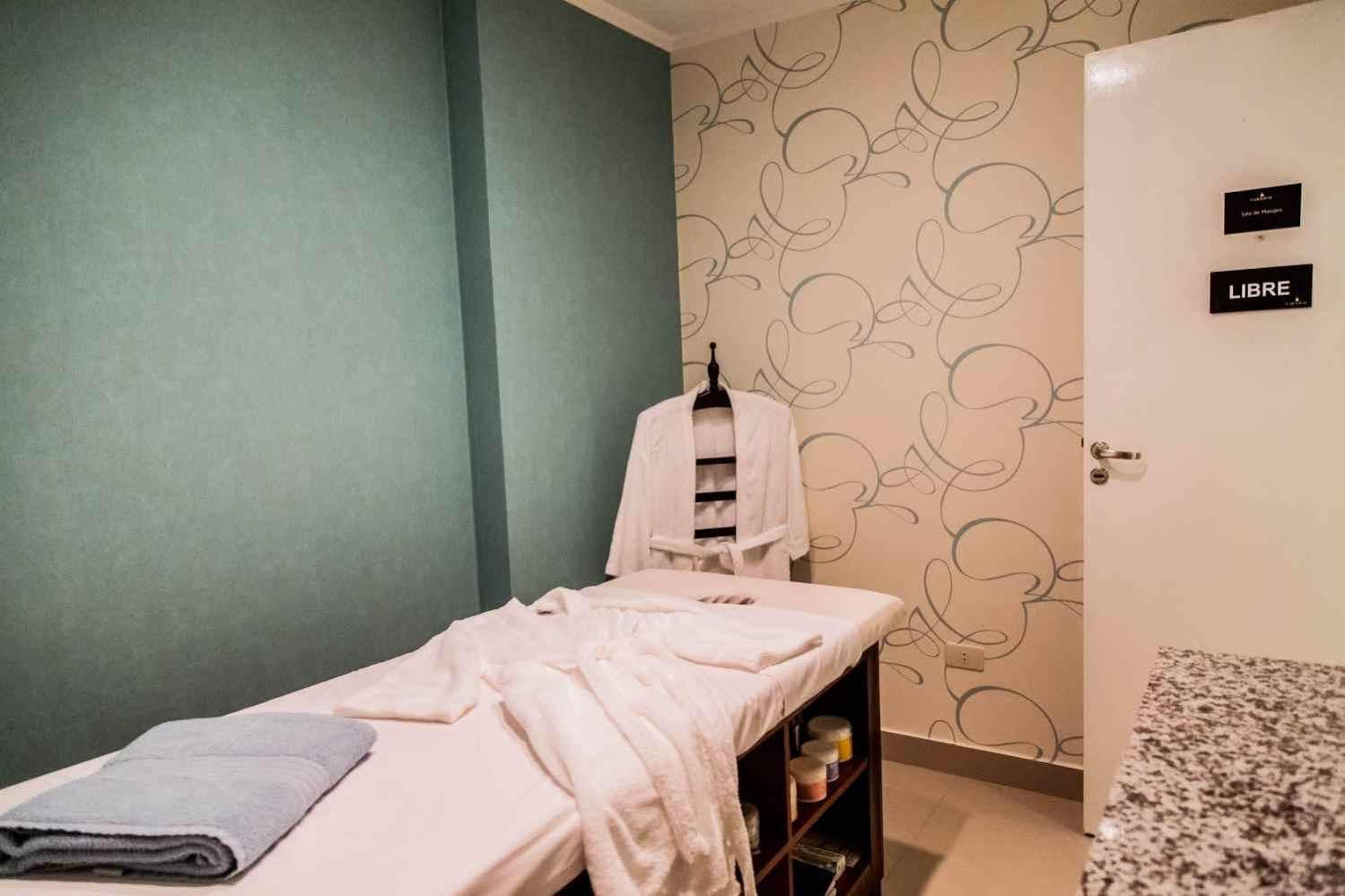 Carnaval Hotel Casino Encarnación Екстериор снимка A treatment room at a spa